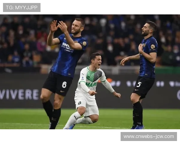 亚特兰大新援拉斯帕多里亮相,身穿18号球衣 亚特兰大新援拉斯帕多里亮相,身穿18号球衣